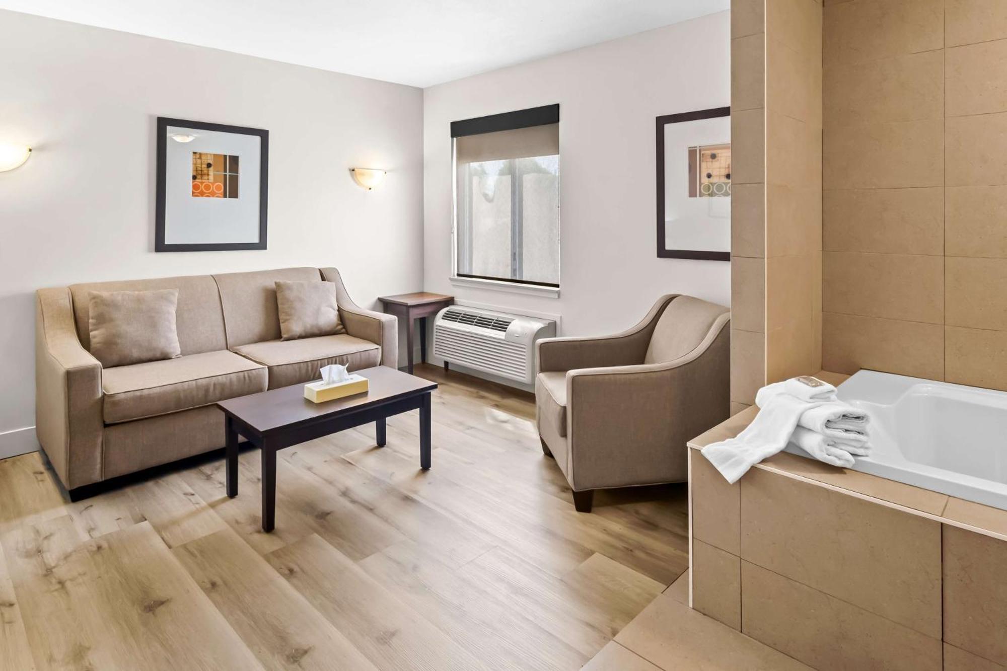 Western Hotel 3*